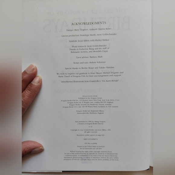 Vintage* The Magic of Scarf Fashion with the Scarf Clip: The Knaughty Look - Picture 2 of 9